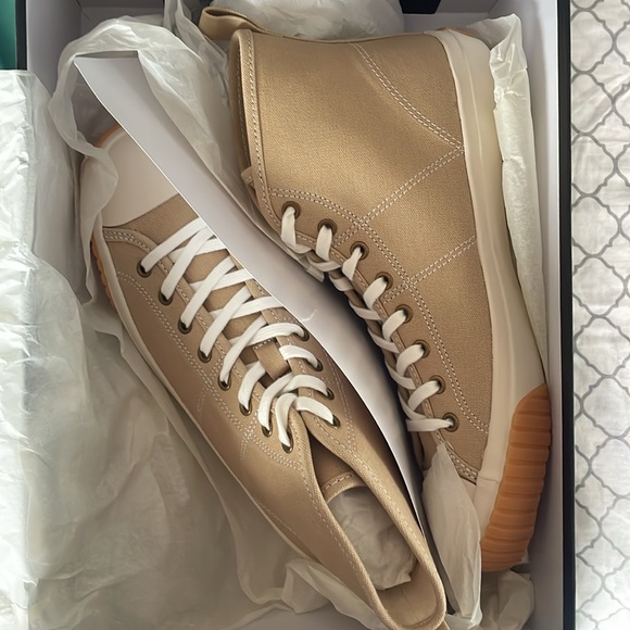 👟👟 J CREW HIGH-TOP CANVAS SNEAKERS Item BE439 - Picture 2 of 3